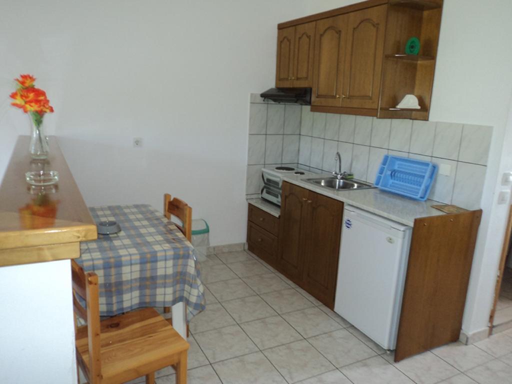 Faethon Aparthotel Karousadhes  Δωμάτιο φωτογραφία