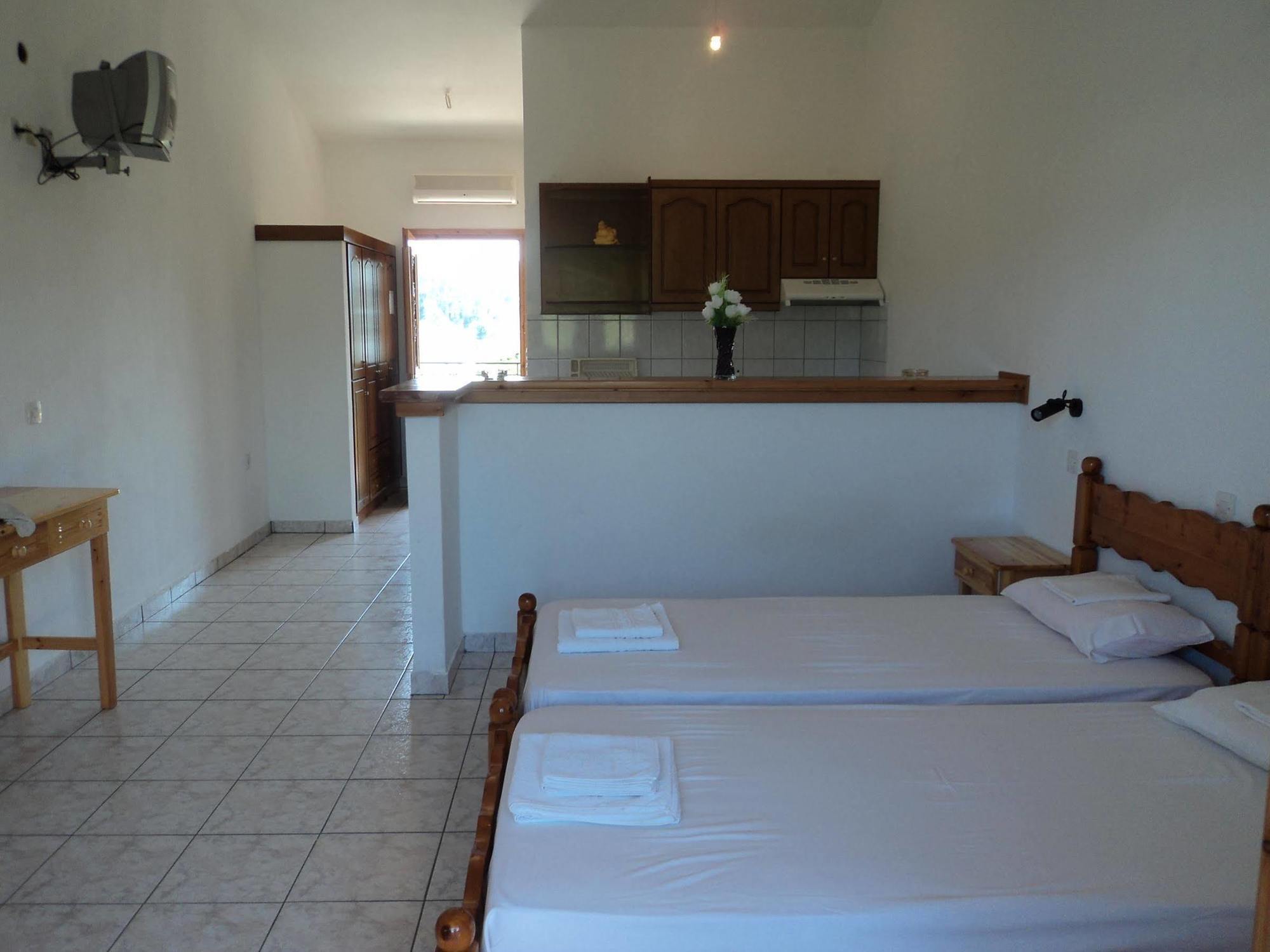 Faethon Aparthotel Karousadhes  Εξωτερικό φωτογραφία